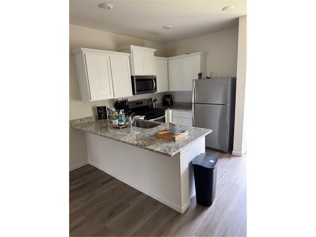 Building Photo - 39873 Fallbrook Ave