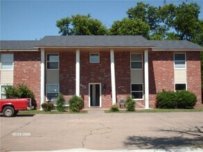 Building Photo - 6051 N Betty Jo Dr