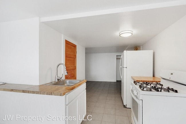 Building Photo - 604 N Bernadotte St