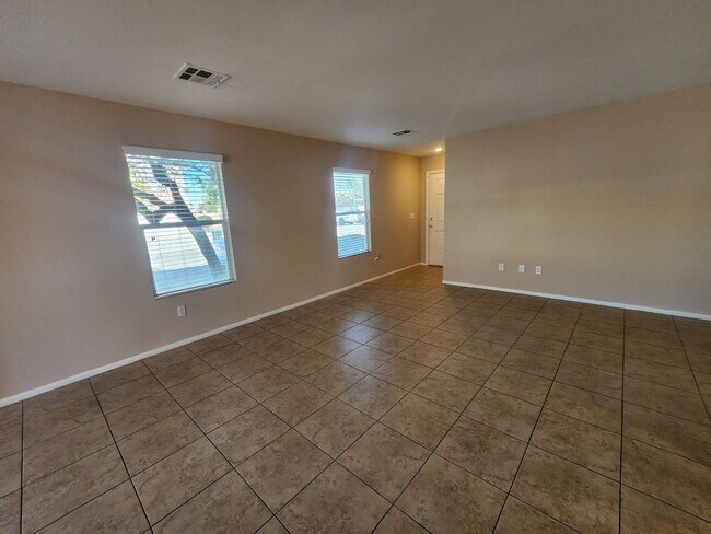 Foto del edificio - Beautiful Three Bedroom Home with a Great ...