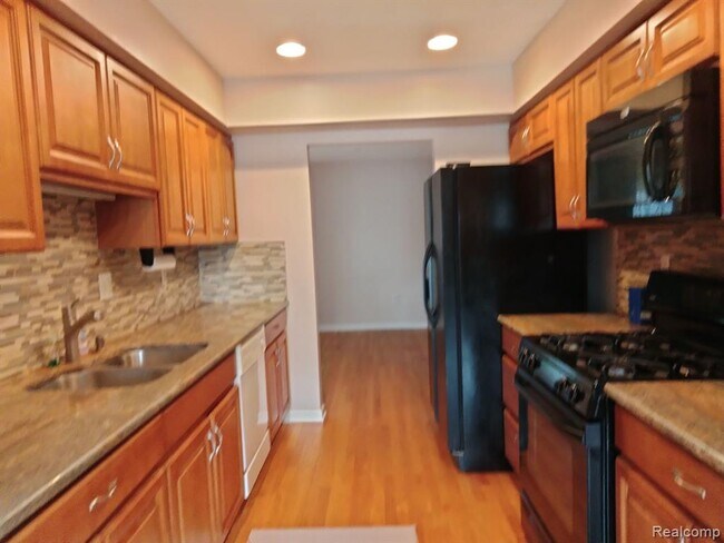 Foto del edificio - 2106 Parmenter Blvd