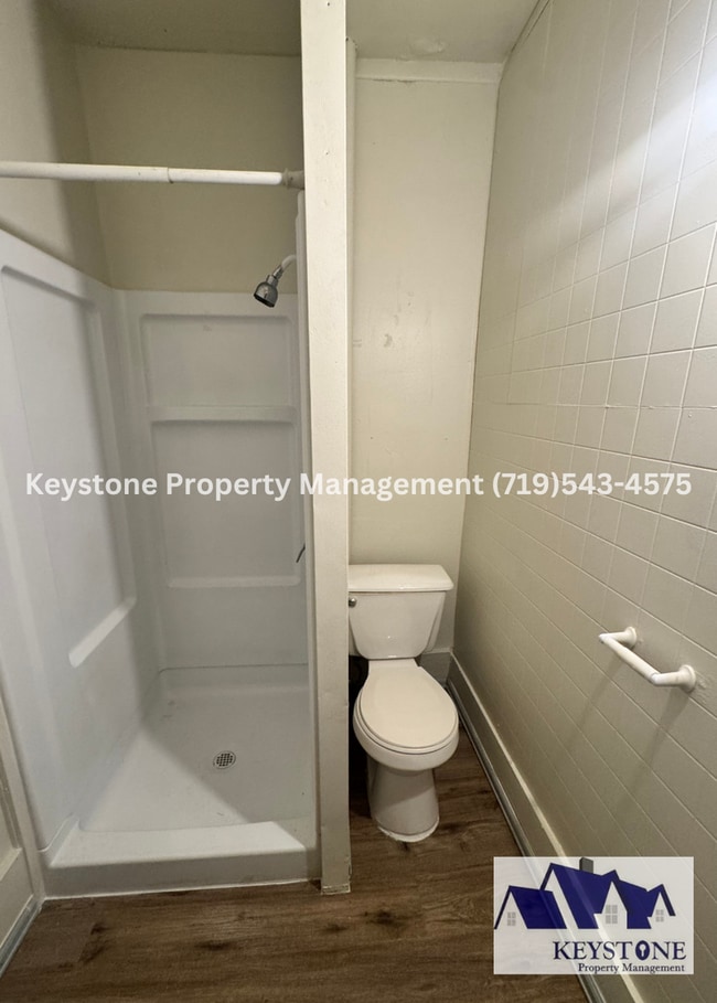 Foto del edificio - 1st MONTH FREE!!!  Downtown Studio Unit with Dedicated Entrance! $700/$700