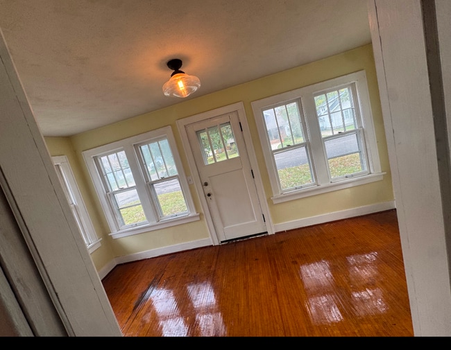 Building Photo - 1102 Kenwood St