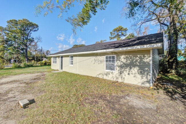 Building Photo - 2328 Meridian Rd