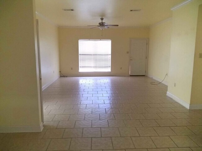 Sala de estar - 243 Martin Luther King Jr St