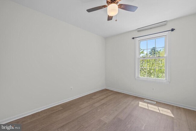 Building Photo - 1095 Travis Ln