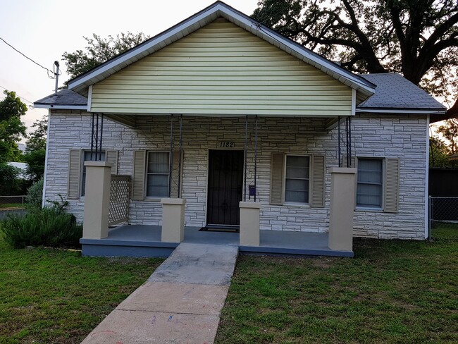 Building Photo - 1182 Navasota St