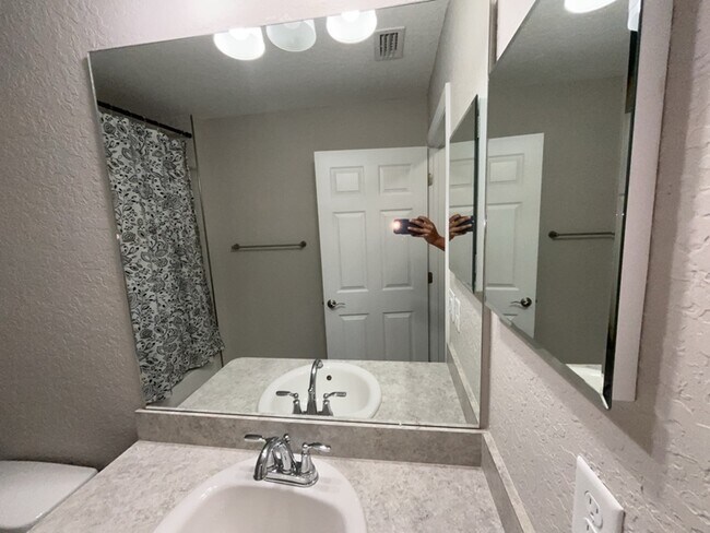 Foto del edificio - 3099 W Viking Ln