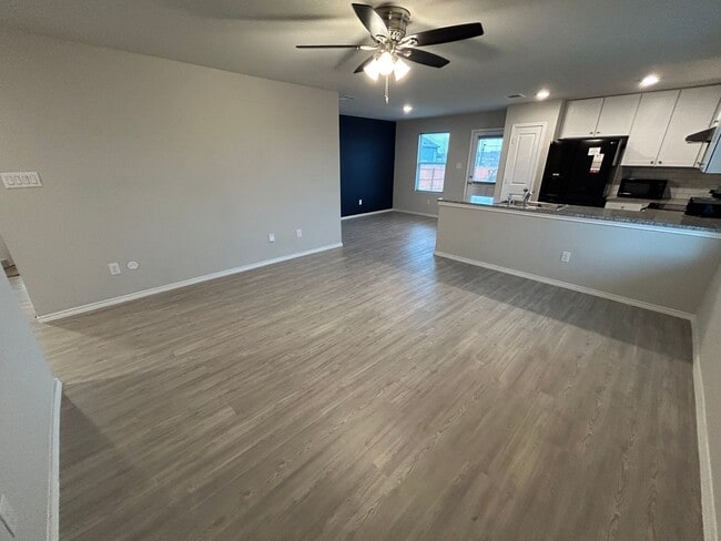 Building Photo - APPLICATION RECEIVED- MUST SEE! 3 Bedroom ...