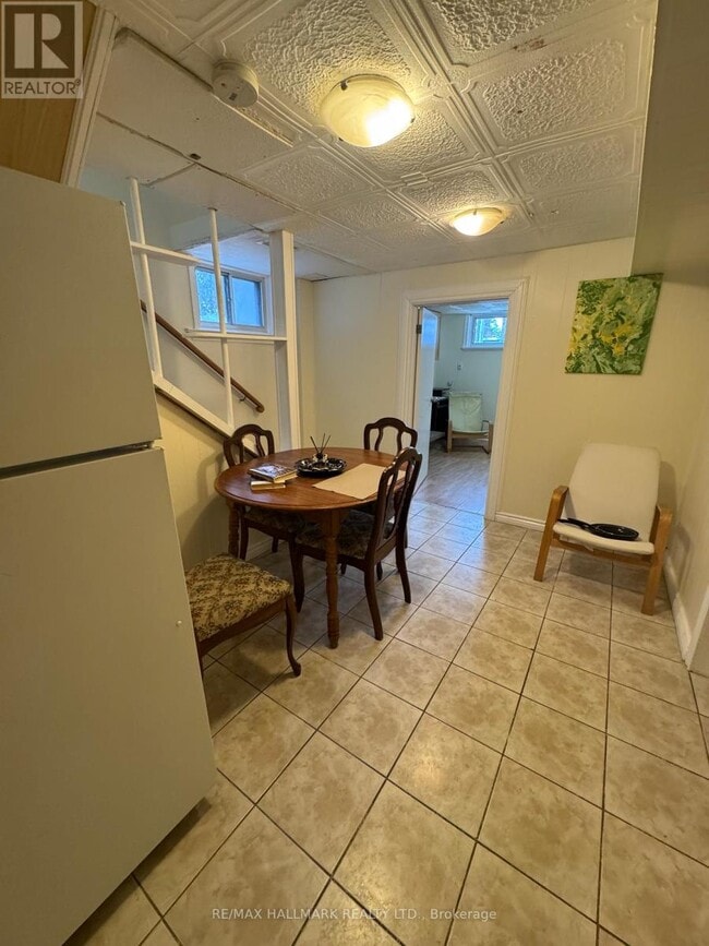 Building Photo - 207 Lawrence Ave