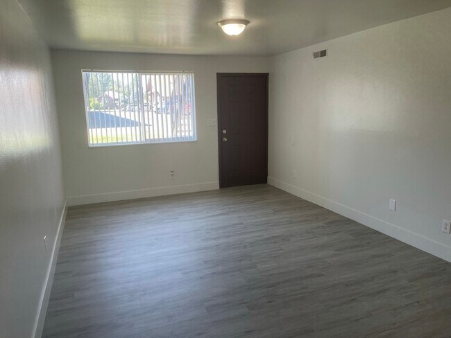 Building Photo - 459 E 2700 S