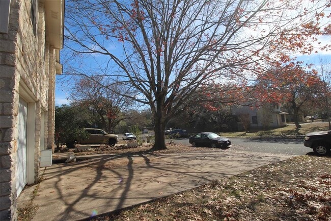 Building Photo - 808 Angleton Cove