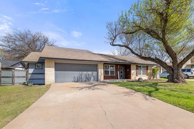 Foto del edificio - 3104 Candlelight Ct