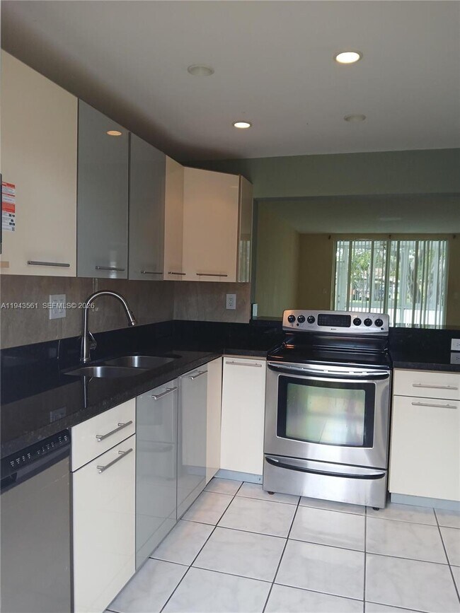 Foto del edificio - 5950 Del Lago Cir