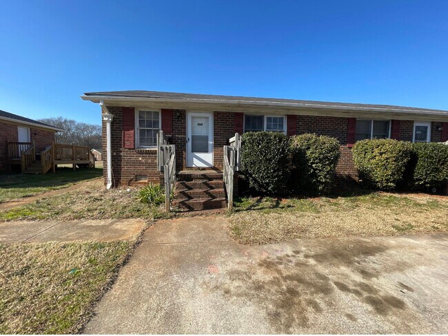 Building Photo - 310 Eunice Dr