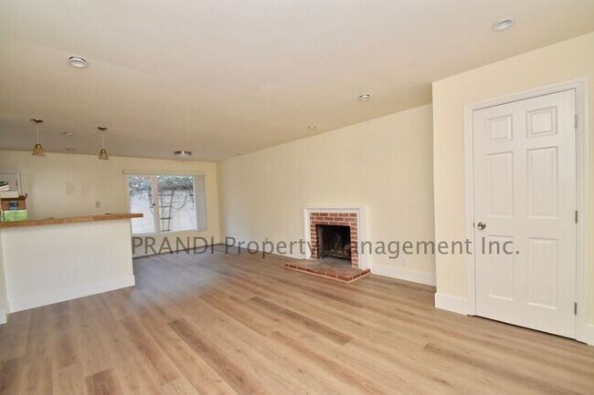 Building Photo - Splendid 3 Bedroom Home in Strawberry Manor!