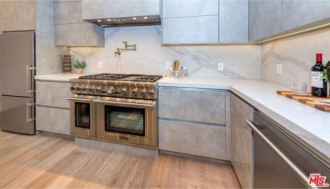 Building Photo - 1637 S Sherbourne Dr