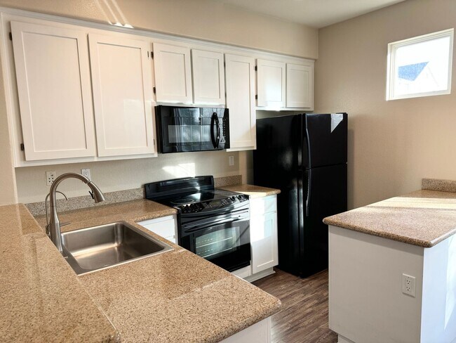 Foto del edificio - Perfect Shape Downtown Livermore Townhome in Palasage Community