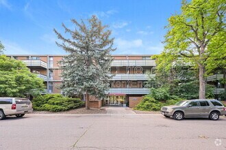 Building Photo - 2500 S York St