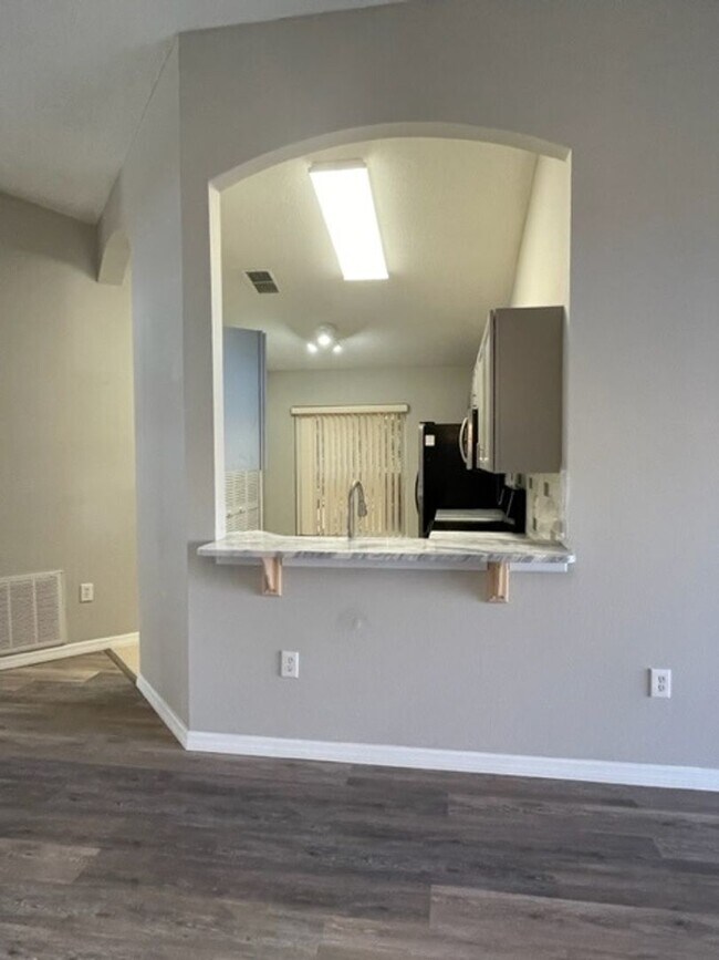Building Photo - 3 Bed 2 Bath Home in BVL - Ready for immed...