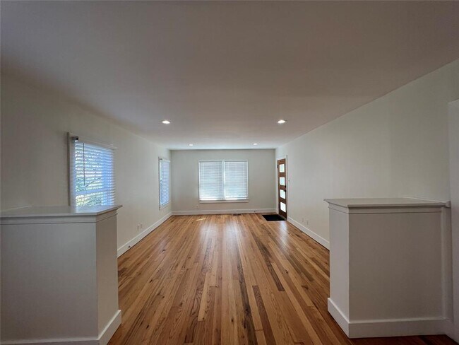 Foto del edificio - 2206 Mountain View Rd