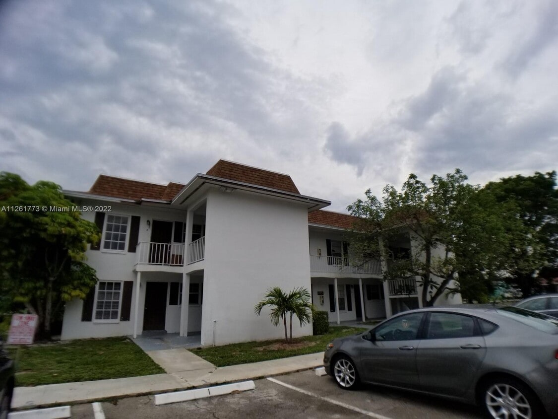 4951 Wedgewood Way Unit 1, West Palm Beach, FL 33417 Condo for Rent