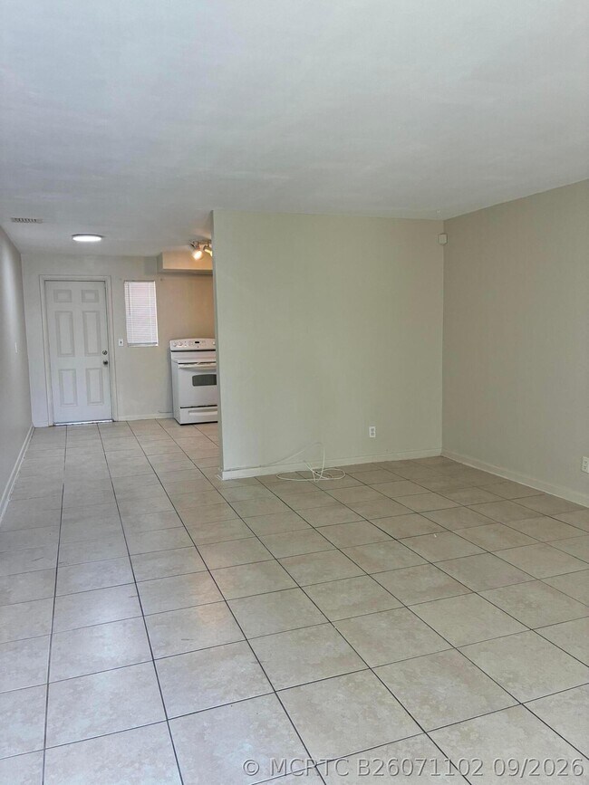 Foto del edificio - 517 Silver Beach Rd