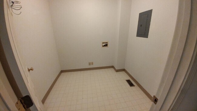 Building Photo - 304 College Park Dr