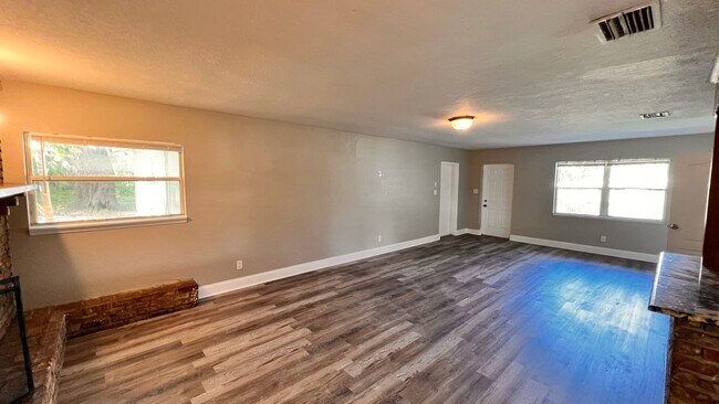 Foto del edificio - Charming 4 Bedroom, 2 Bathroom Home in Altamonte Springs!!