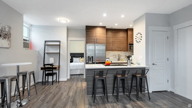 Foto del edificio - 125 E 1st Ave