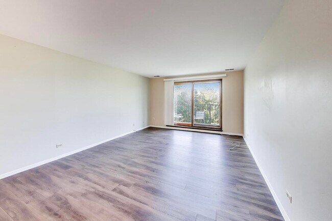 Foto del edificio - 1200 W Northwest Hwy