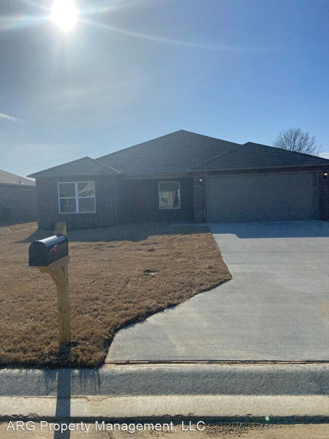 Building Photo - 4 br, 2 bath House - 3709 Keeneland Drive