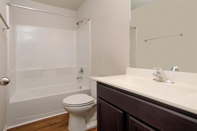 Building Photo - 14086 Lake Cres Dr