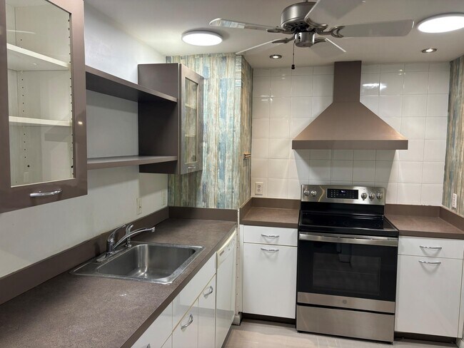 Building Photo - 5600 N Flagler Dr