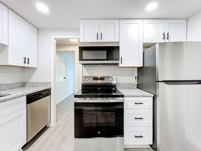 Foto del edificio - Renovated 2 Bedroom 1 Bathroom Apartment |...