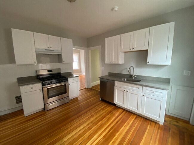 Building Photo - 77 Topliff St