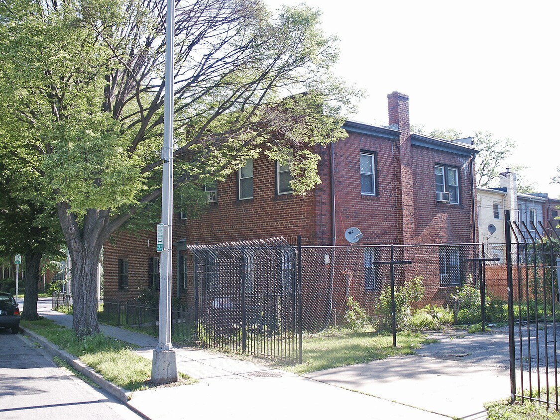 Building Photo - 1400 Canal St SW