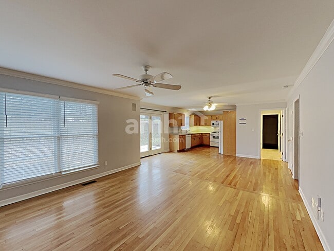 Building Photo - 650 Maple Court