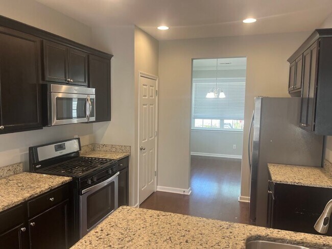 Building Photo - Available now. Beautiful 4BR/3BA home avai...