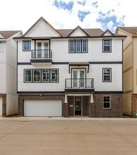 Building Photo - 202 S Village Way