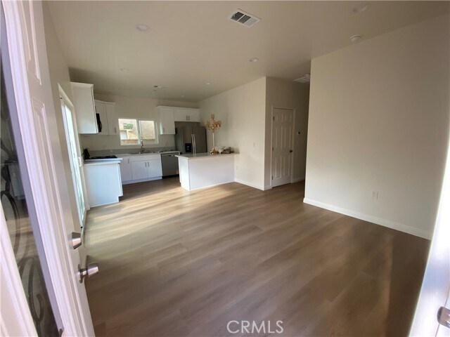 Foto del edificio - 18543 Ingomar St