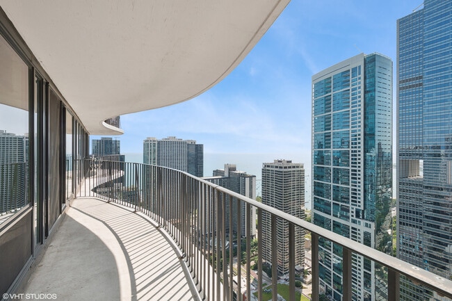 Foto del edificio - 221 N Columbus Dr