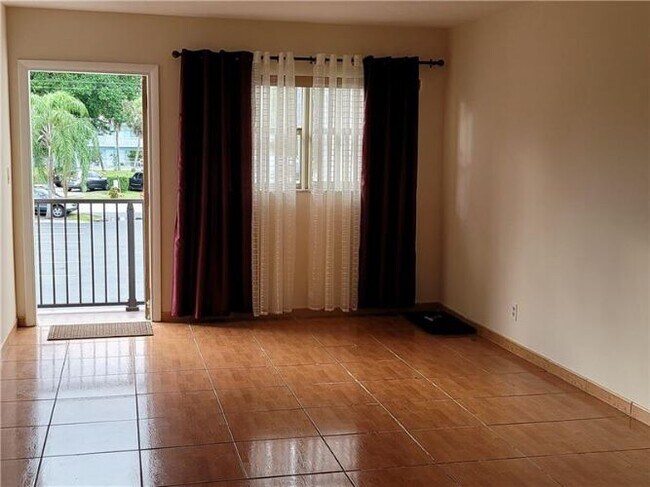 Foto del edificio - 3930 Crystal Lake Dr