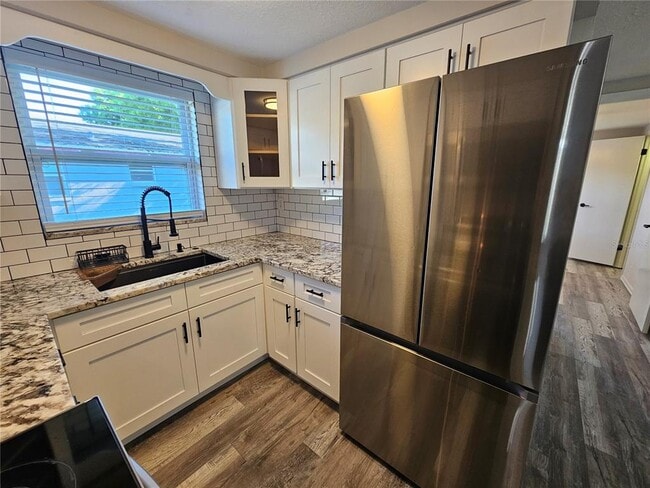 Foto del edificio - 4849 Camphor Ave