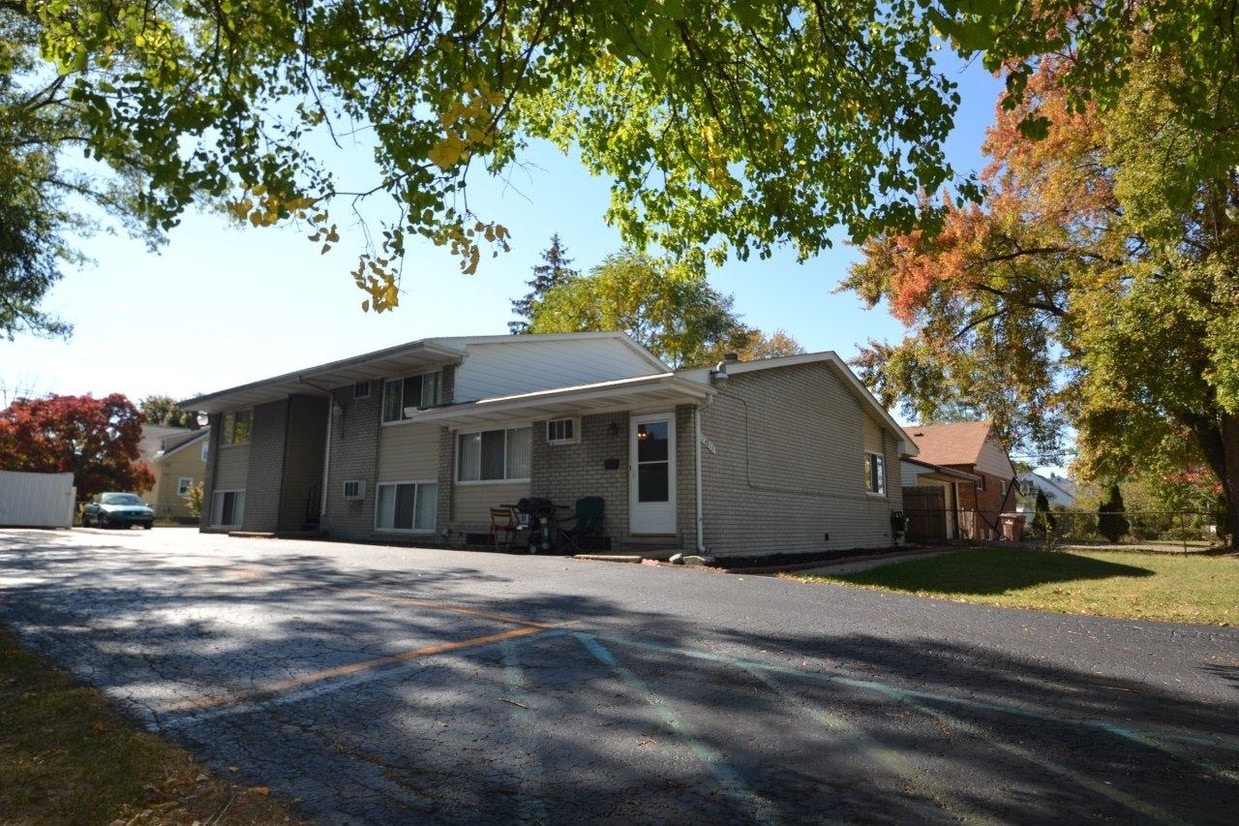 Building Photo - 28833 Pardo St