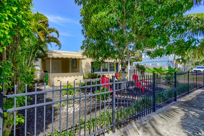 Building Photo - 143 Greymon Dr