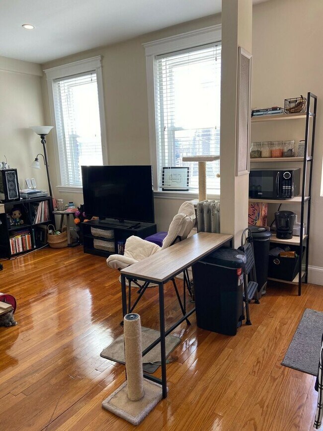 Building Photo - Modern Allston Studio – Heat/Hot Water Inc...