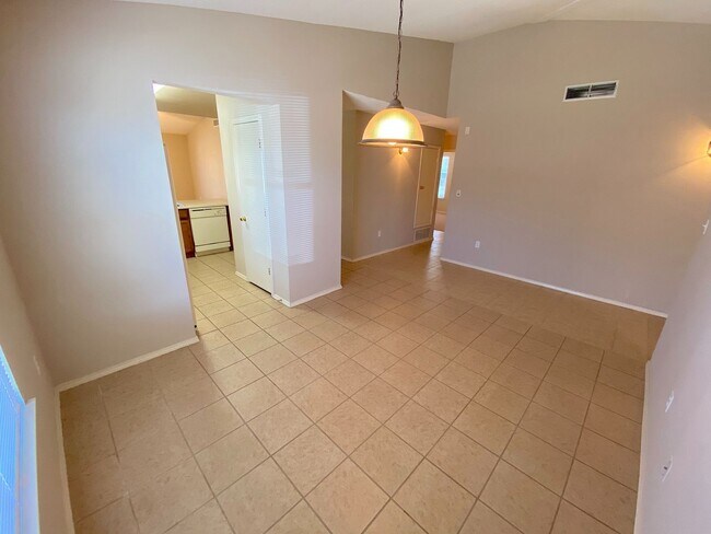 Building Photo - Northeast El Paso 3 Bed Refrig A/C