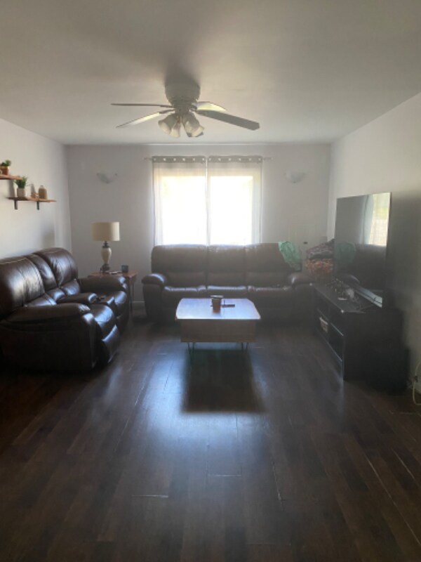 Foto del edificio - 9181 Sherwood Dr