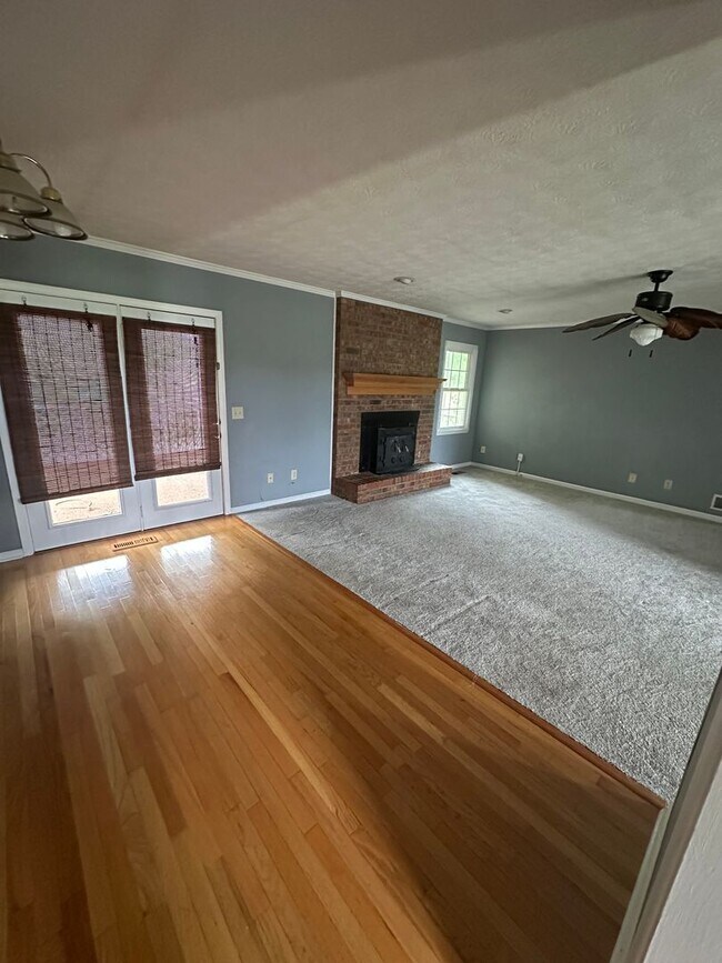 Foto del edificio - COMING SOON! **Charming 3 Bedroom, 2 Bath ...